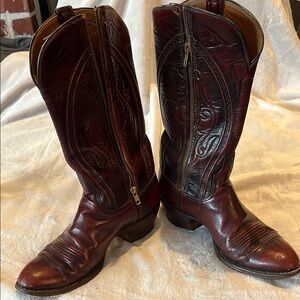 One of a Kind! LUCCHESE Gavin Classic 8D